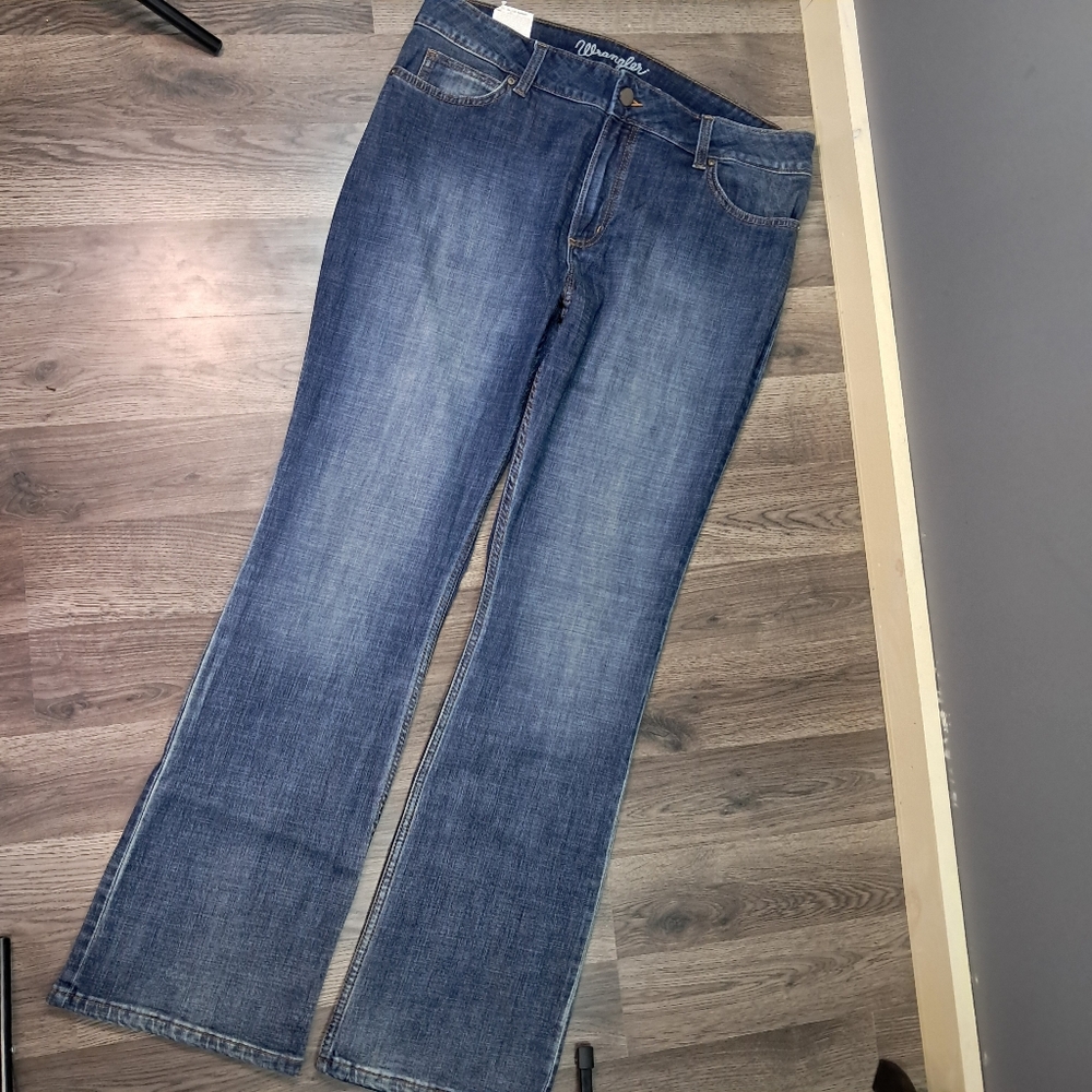 Wrangler Boot Cut Distressed Denim Jeans Women's 17x34 NWT
